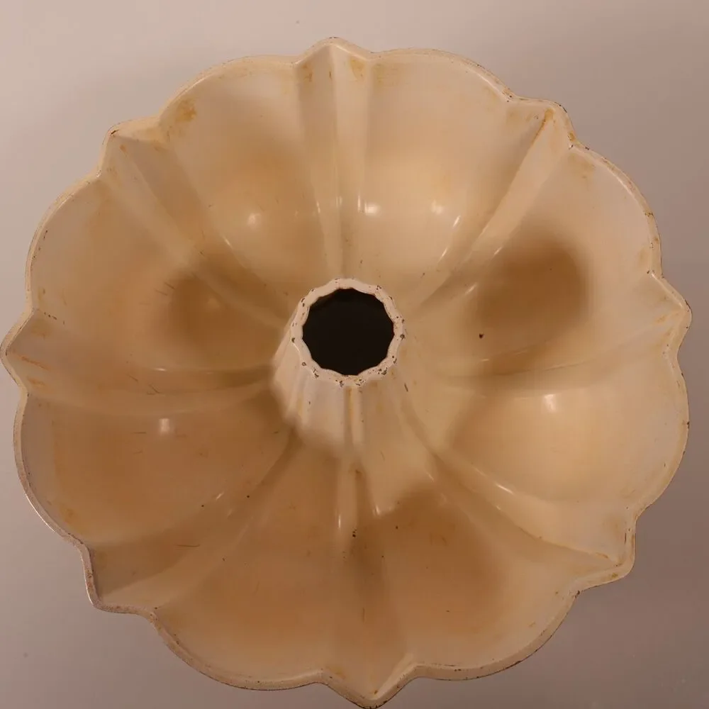 Vintage Bundt Brand Fluted Tube Pan Cake Baking Nordic Ware Yellow Heavy Duty